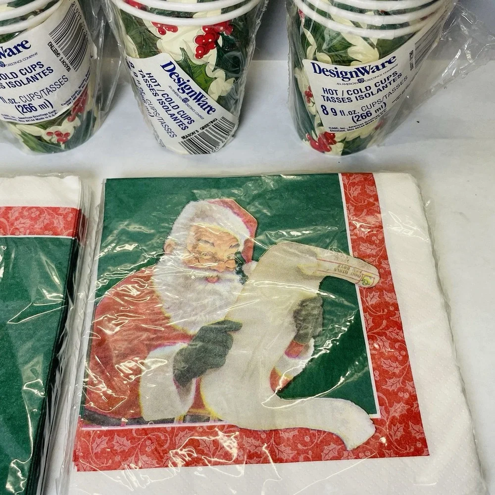 4 PKG of 8 count 9fl.‎ oz Designware Christmas Hot/Cold Cups New PLUS 40 Napkins